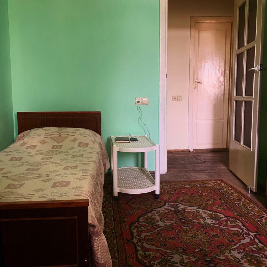 Room In The Centre Yerevan Bagian luar foto